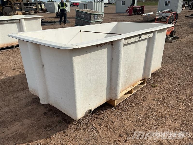  8 ft x 4 ft Fiberglass Tub Drugi deli