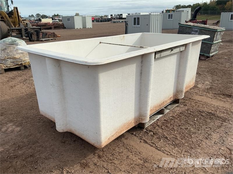  8 ft x 4 ft Fiberglass Tub Drugi deli