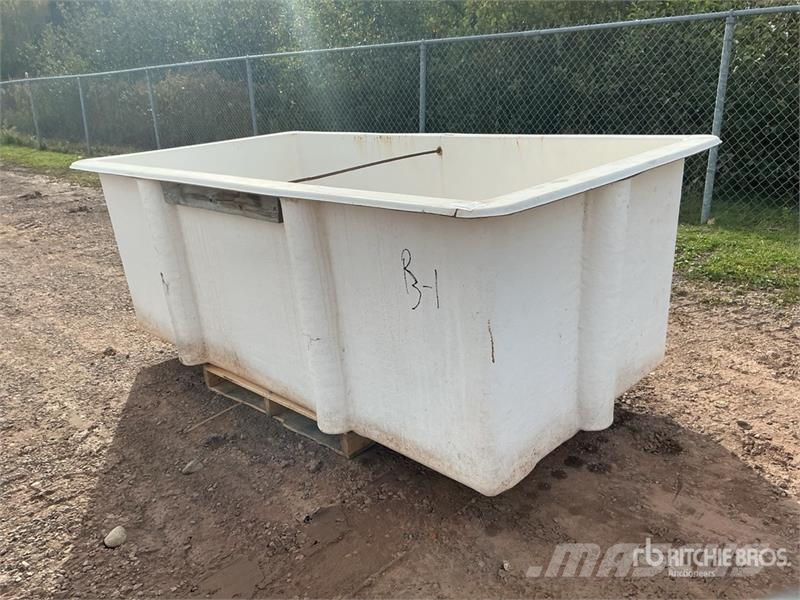  8 ft x 4 ft Fiberglass Tub Drugi deli
