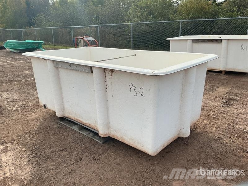  8 ft x 4 ft Fiberglass Tub Drugi deli