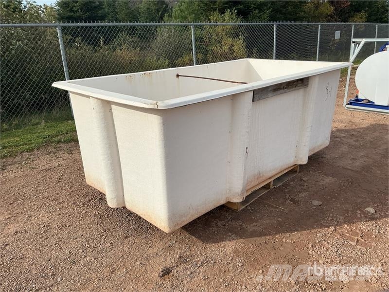  8 ft x 4 ft Fiberglass Tub Drugi deli
