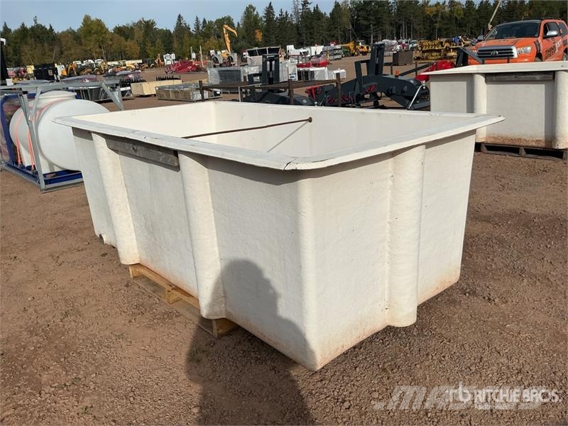  8 ft x 4 ft Fiberglass Tub Drugi deli