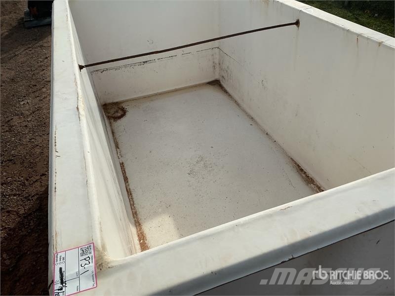  8 ft x 4 ft Fiberglass Tub Drugi deli