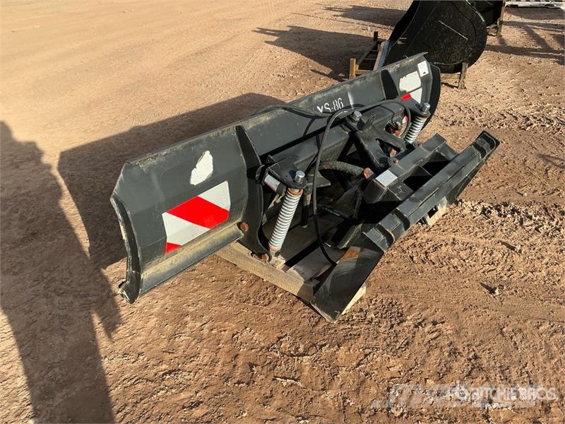  86 in Skid Steer Snow Blade حراثات ونصول الجليد