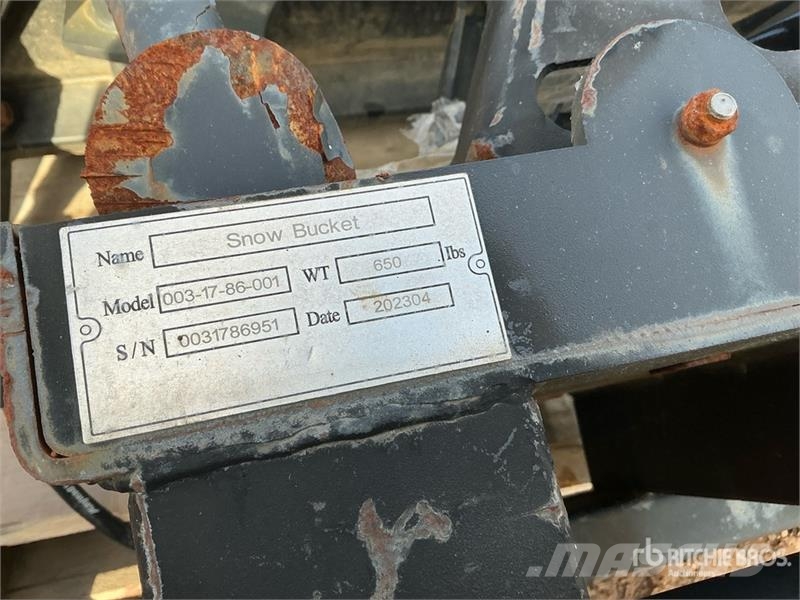  86 in Skid Steer Snow Blade حراثات ونصول الجليد