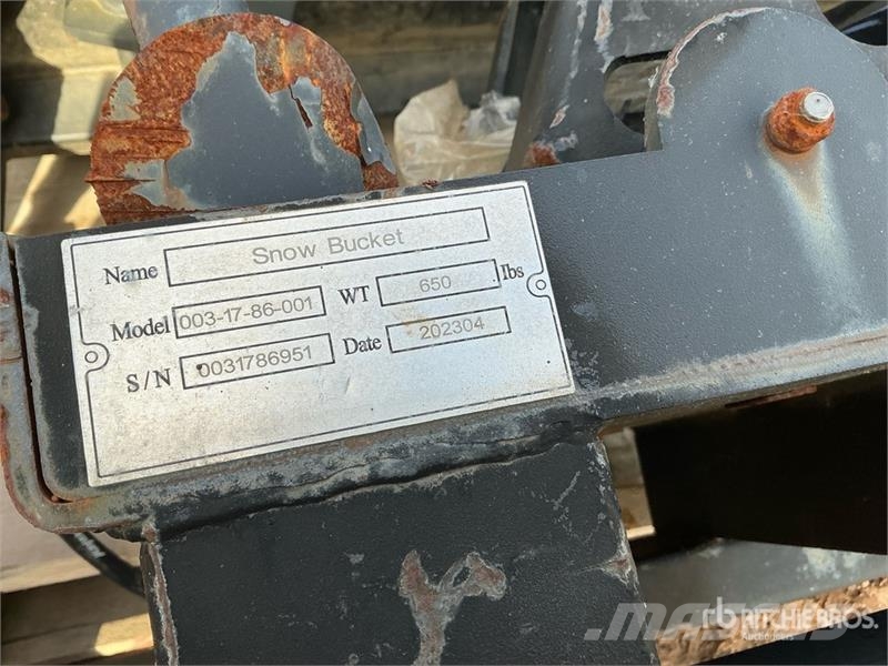  86 in Skid Steer Snow Blade حراثات ونصول الجليد