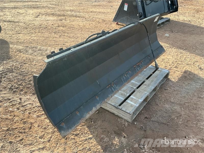  86 in Skid Steer Snow Blade حراثات ونصول الجليد