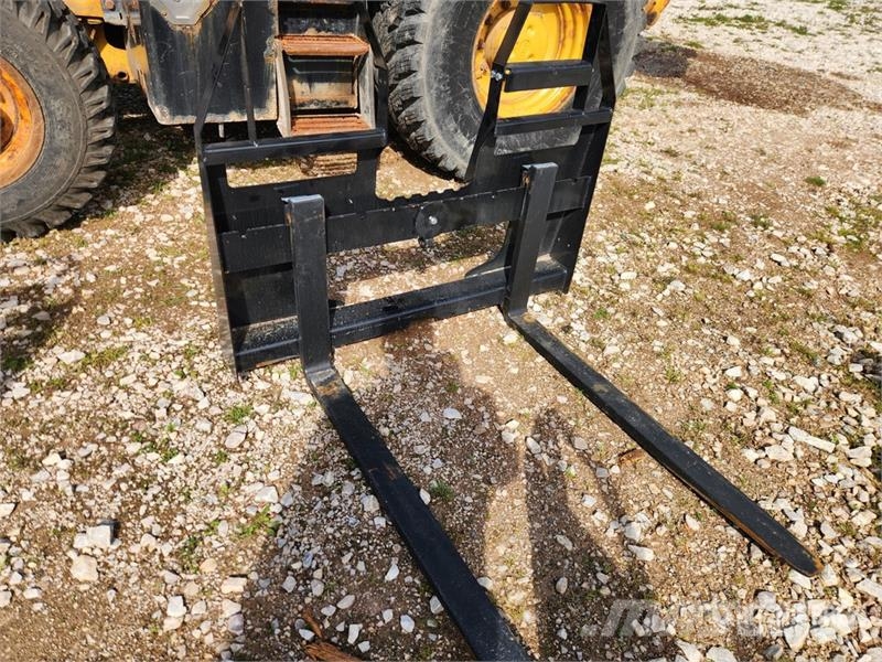 AGT 48 in Skid Steer Forks (Unused) Fourche