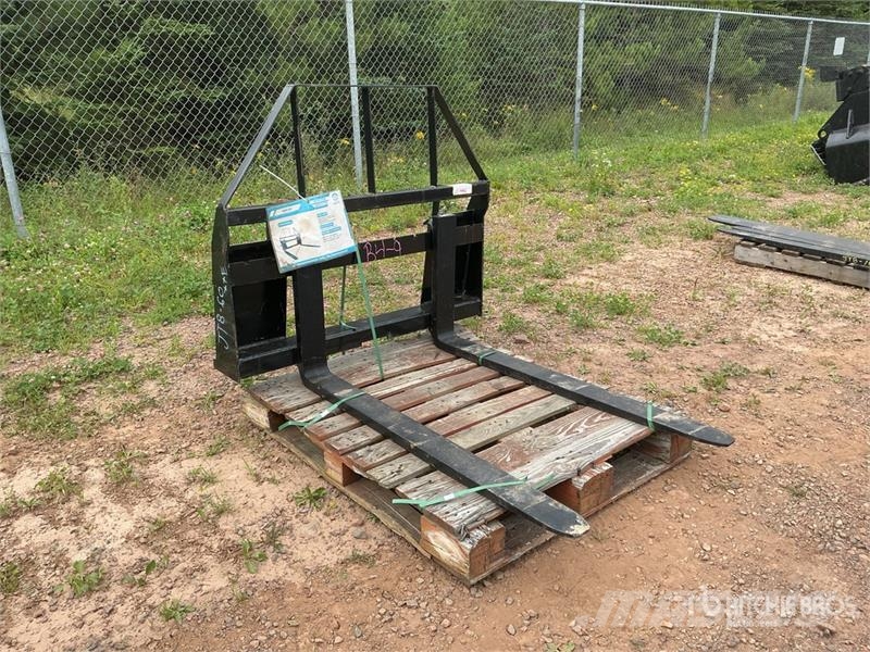 AGT SAII100 48 in Skid Steer Forks (Unused) 지게차