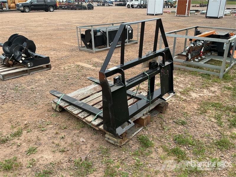 AGT SAII100 48 in Skid Steer Forks (Unused) 지게차