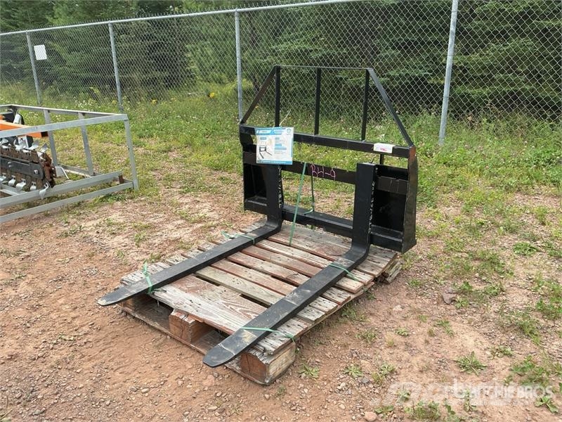 AGT SAII100 48 in Skid Steer Forks (Unused) 지게차