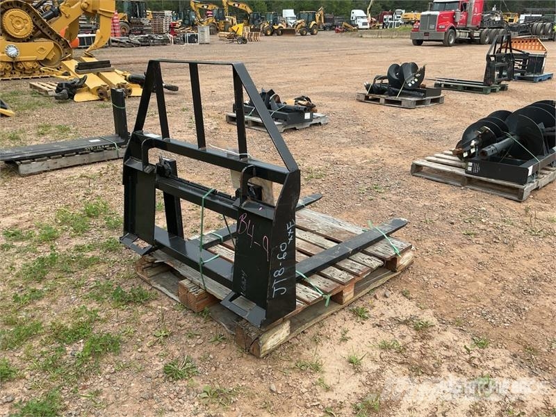 AGT SAII100 48 in Skid Steer Forks (Unused) 지게차