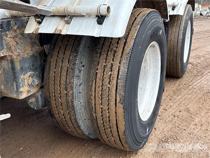 Bedard Quad/A Pneumatic Bulk Trailer Andre hengere
