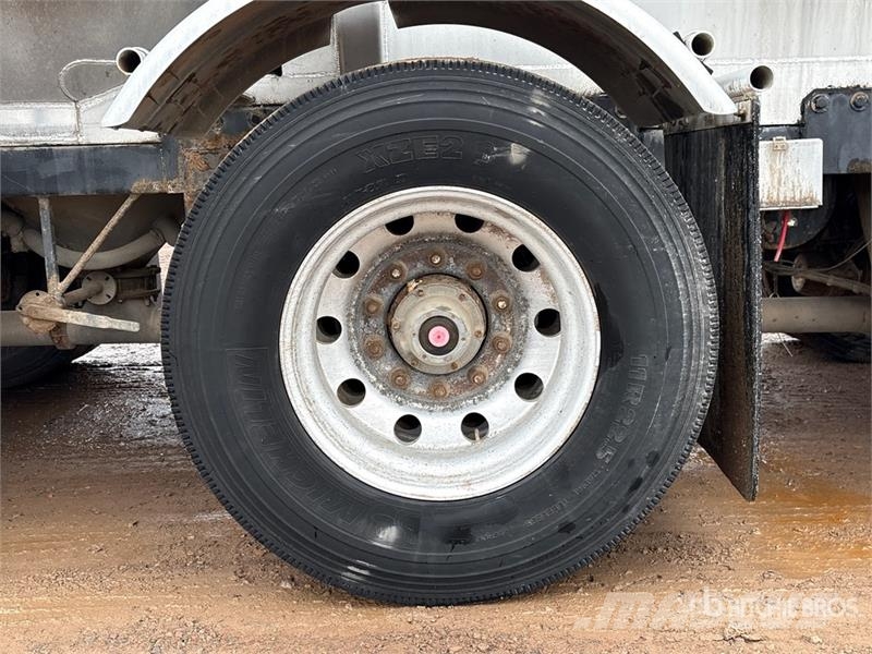Bedard Quad/A Pneumatic Bulk Trailer Andre hengere