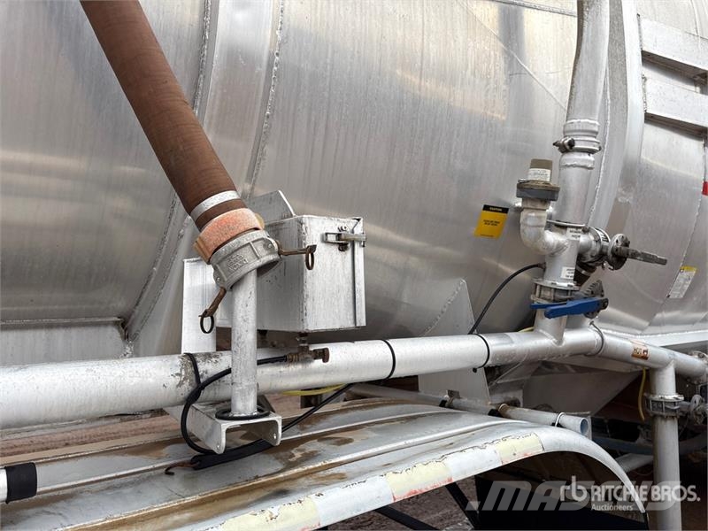 Bedard Quad/A Pneumatic Bulk Trailer Andre hengere