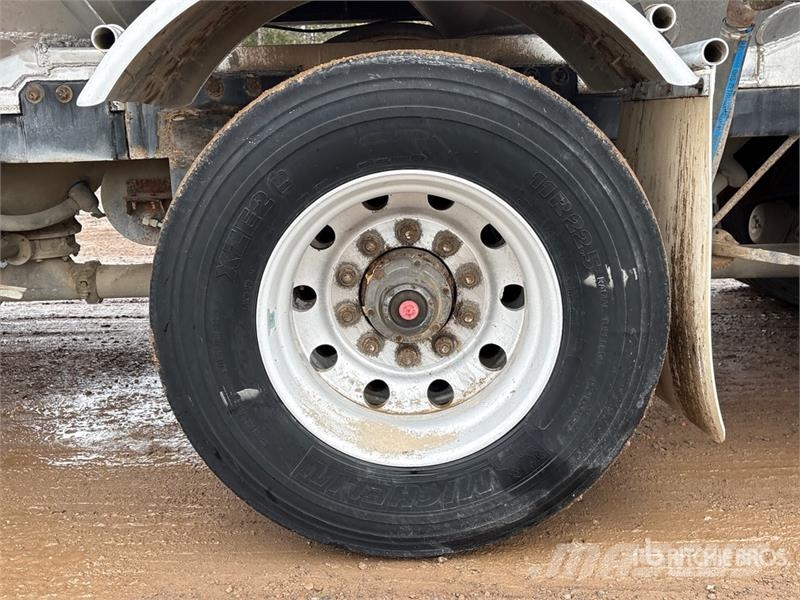 Bedard Quad/A Pneumatic Bulk Trailer Andre hengere