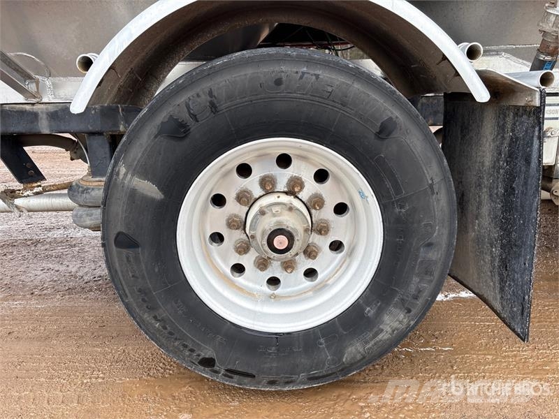 Bedard Quad/A Pneumatic Bulk Trailer Andre hengere
