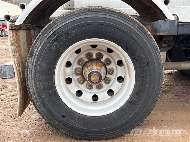 Bedard Quad/A Pneumatic Bulk Trailer Andre hengere
