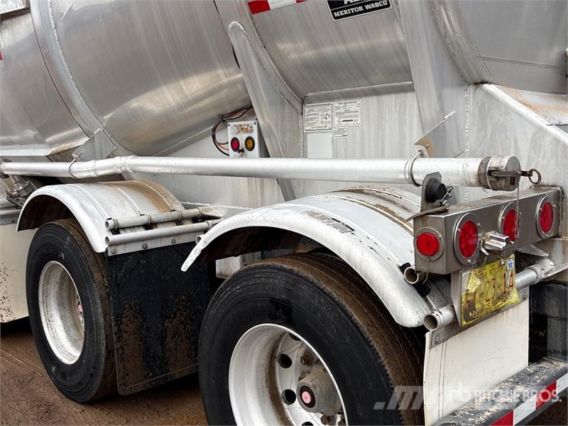 Bedard Quad/A Pneumatic Bulk Trailer Andre hengere