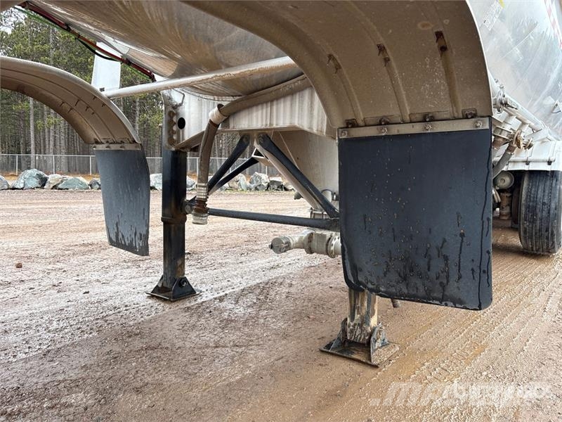 Bedard Quad/A Pneumatic Bulk Trailer Andre hengere