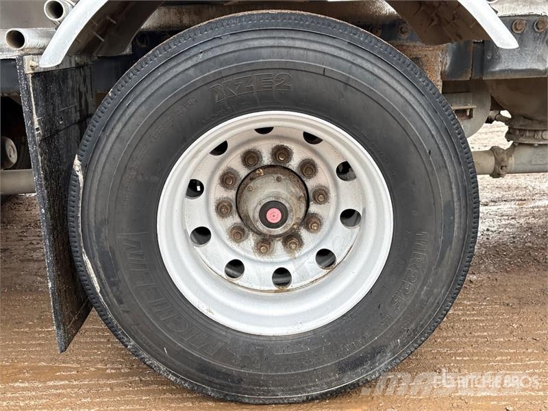 Bedard Quad/A Pneumatic Bulk Trailer Andre hengere