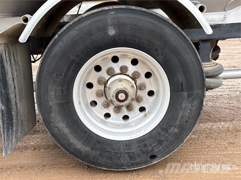 Bedard Quad/A Pneumatic Bulk Trailer Andre hengere