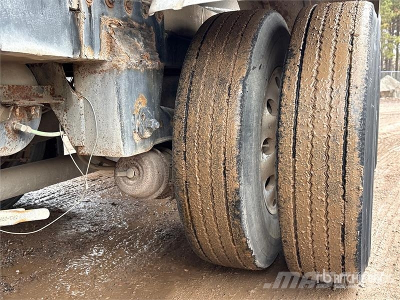 Bedard Quad/A Pneumatic Bulk Trailer Andre hengere