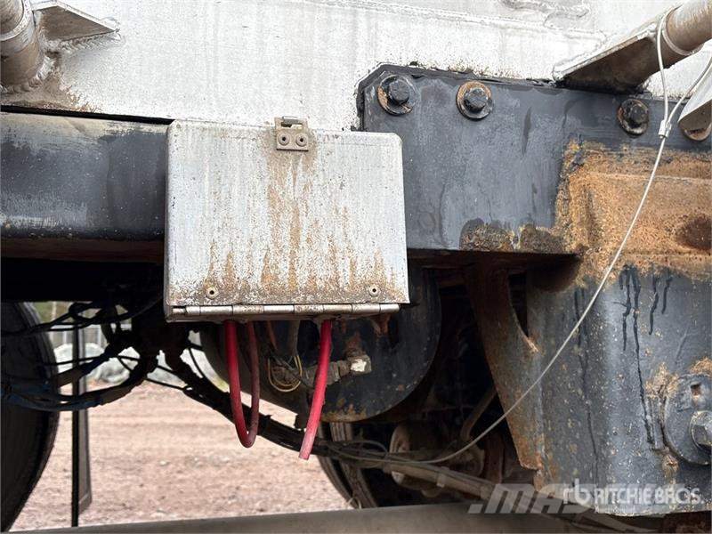 Bedard Quad/A Pneumatic Bulk Trailer Andre hengere