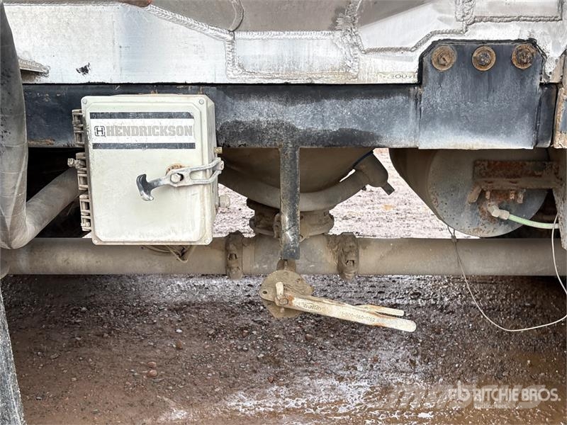 Bedard Quad/A Pneumatic Bulk Trailer Andre hengere