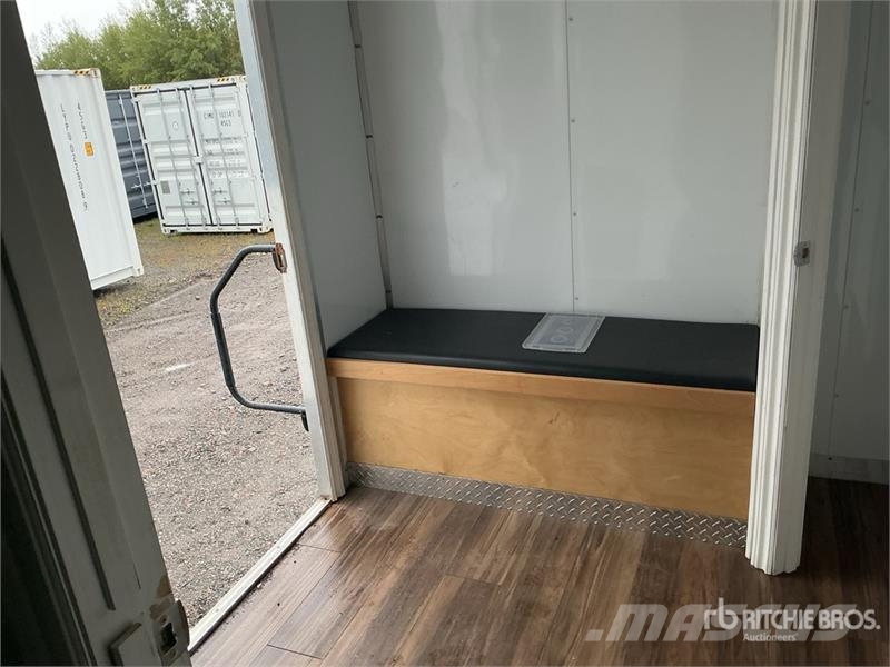 Blackrain 22 ft x 8 ft 4 in Portable T/A Mobile Of Muu