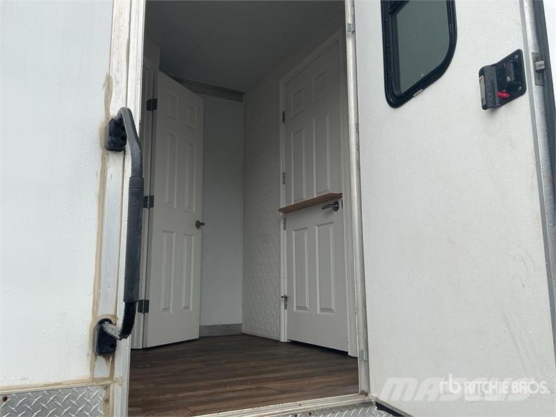 Blackrain 22 ft x 8 ft 4 in Portable T/A Mobile Of Muu