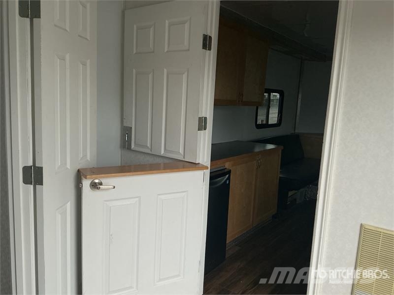 Blackrain 22 ft x 8 ft 4 in Portable T/A Mobile Of Muu