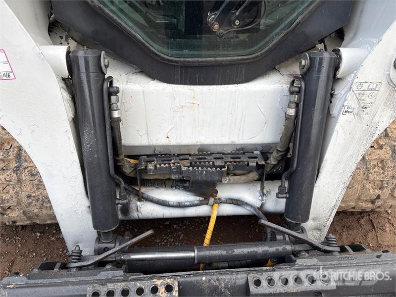 Bobcat T630 スキッドステアローダー