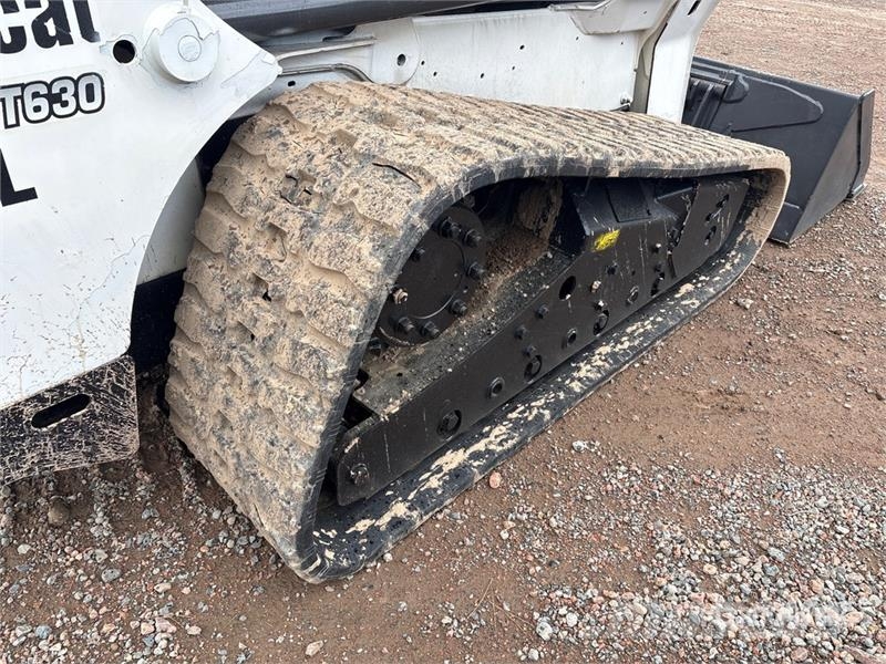 Bobcat T630 スキッドステアローダー