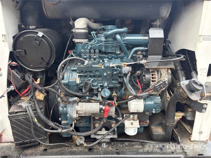 Bobcat T630 スキッドステアローダー
