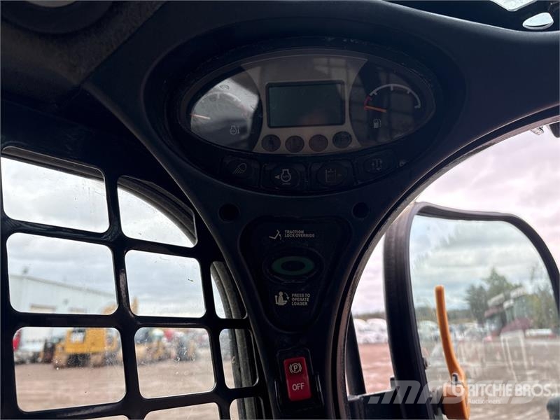 Bobcat T630 スキッドステアローダー