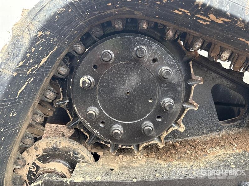 Bobcat T630 スキッドステアローダー