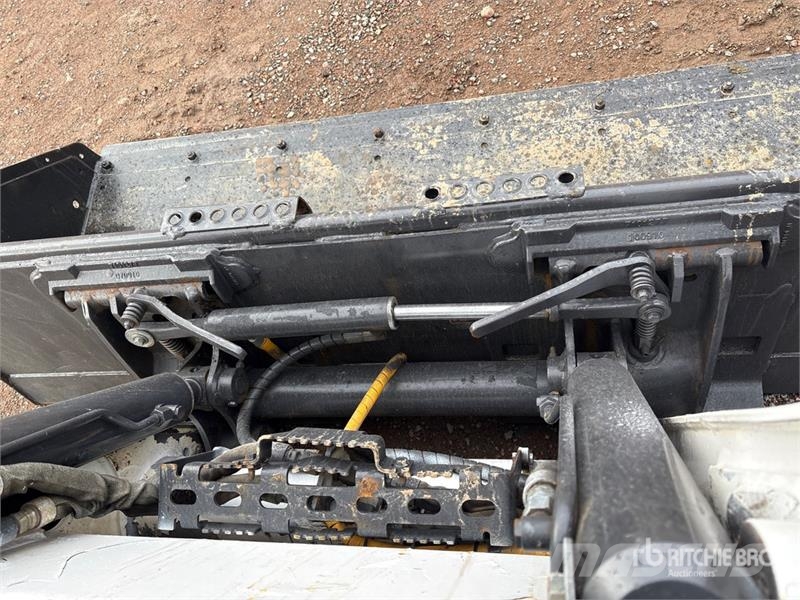 Bobcat T630 スキッドステアローダー