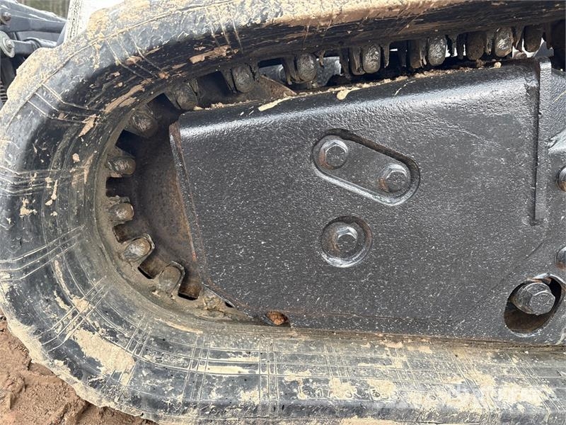 Bobcat T630 スキッドステアローダー