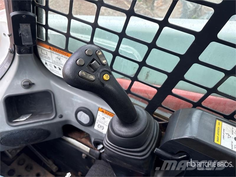 Bobcat T630 スキッドステアローダー