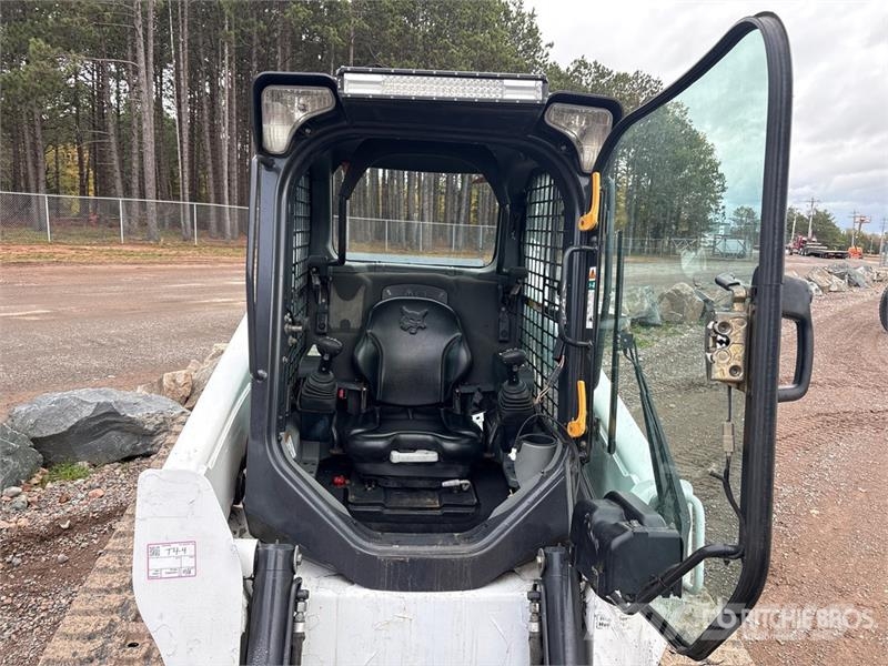 Bobcat T630 スキッドステアローダー