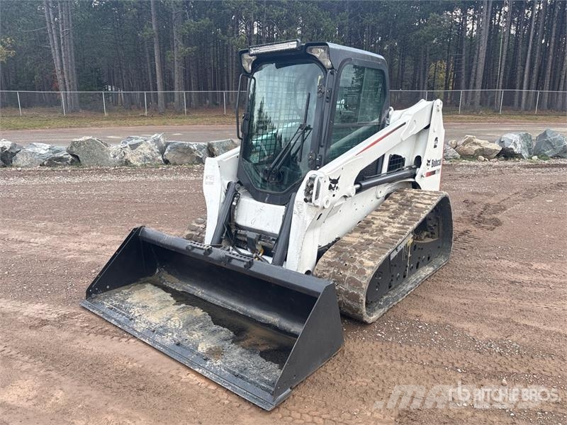 Bobcat T630 スキッドステアローダー