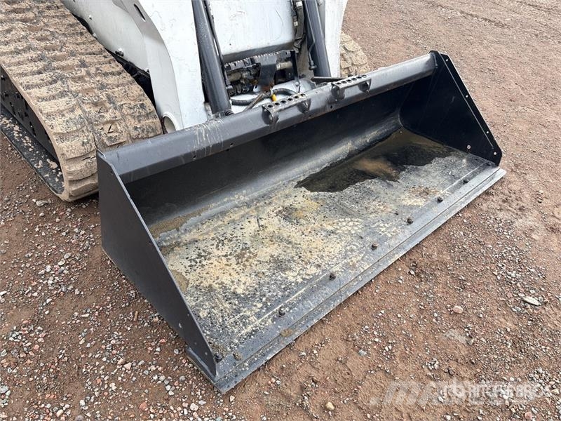 Bobcat T630 スキッドステアローダー
