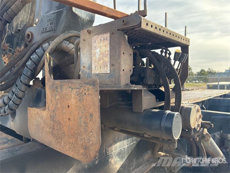 BWS 45 ft Tri/A Self-Loading Log Trailer Лісовози