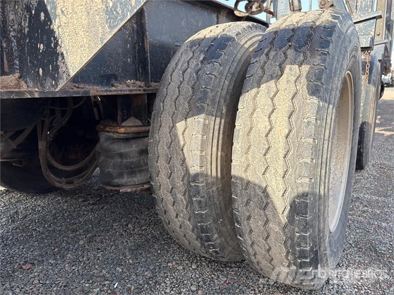 BWS 45 ft Tri/A Self-Loading Log Trailer Лісовози