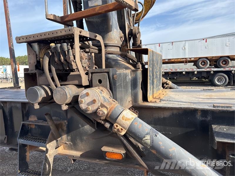 BWS 45 ft Tri/A Self-Loading Log Trailer Лісовози