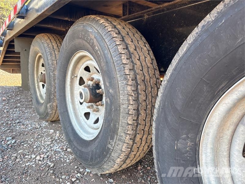 Canadian 30 ft Tri/A Gooseneck Equipment Trailer Oprijwagen