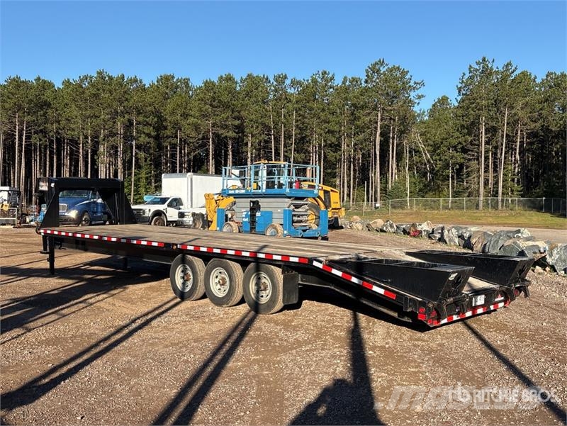 Canadian 30 ft Tri/A Gooseneck Equipment Trailer Oprijwagen