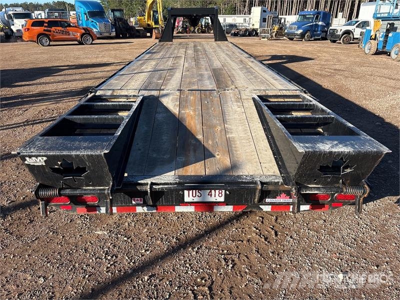 Canadian 30 ft Tri/A Gooseneck Equipment Trailer Oprijwagen