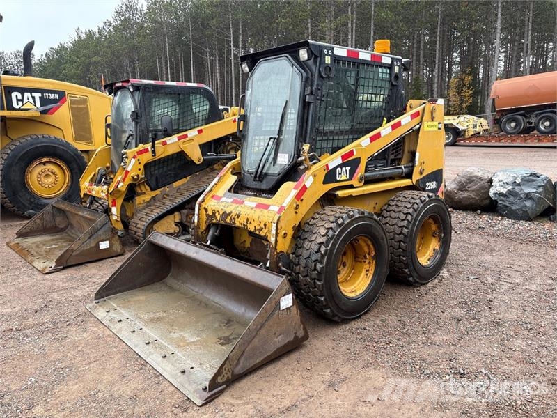 CAT 226B3 Skid Steer Loader لوادر انزلاقية التوجيه